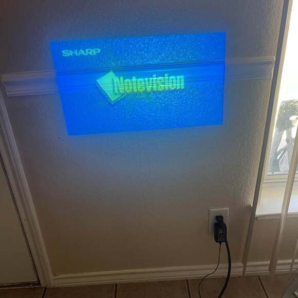 SHARP NOTEVISION TABLETOP PROJECTOR PG-C30XU  (R) - Picture 6 of 9